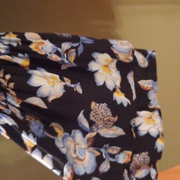 WHBM off the shoulder top - Picture 5 of 10